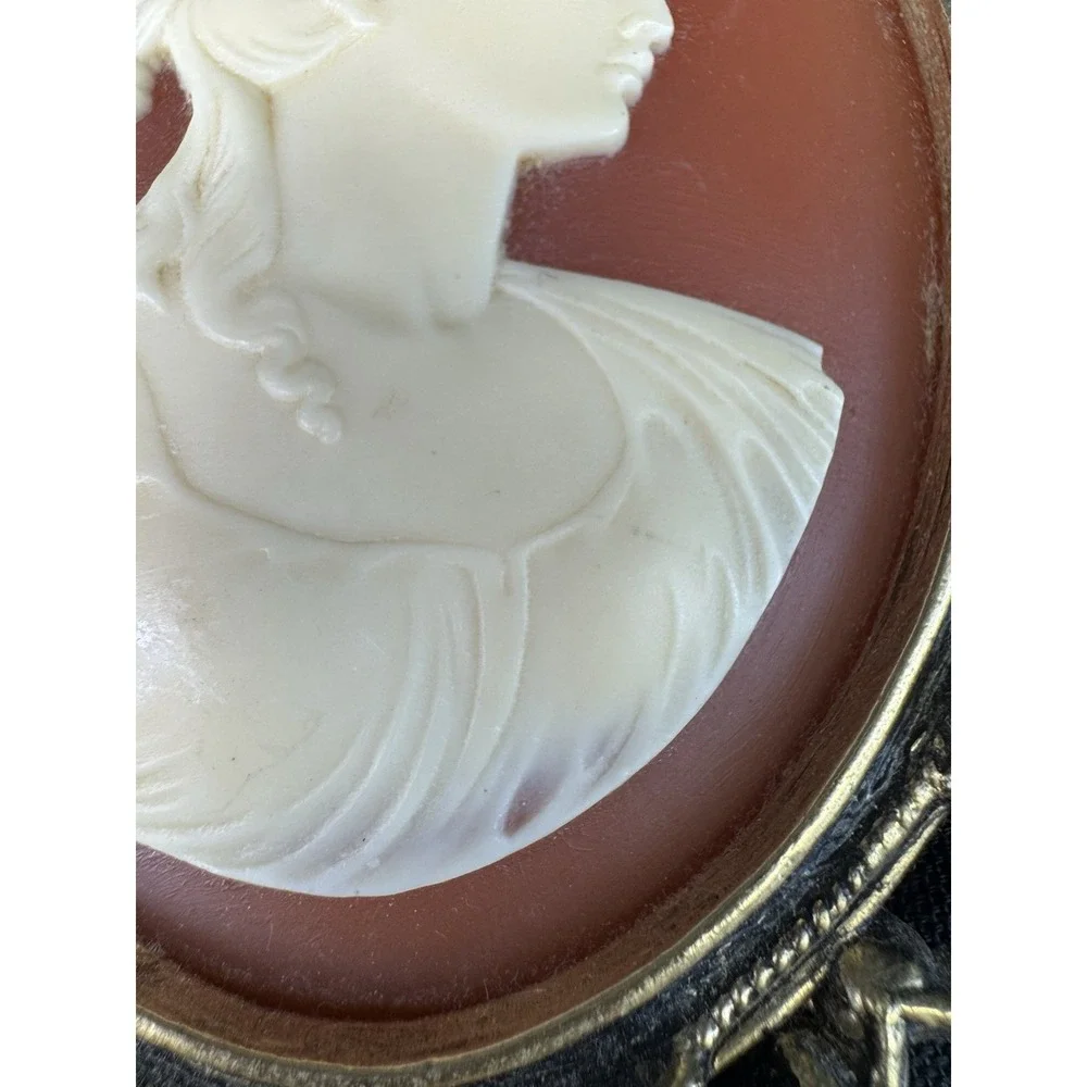 Vintage Lot Of 2 Arabesque Venezia Cameo Wall Hangings 9